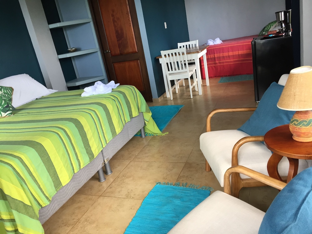 BlueBay Bugenvil Lake Lodge