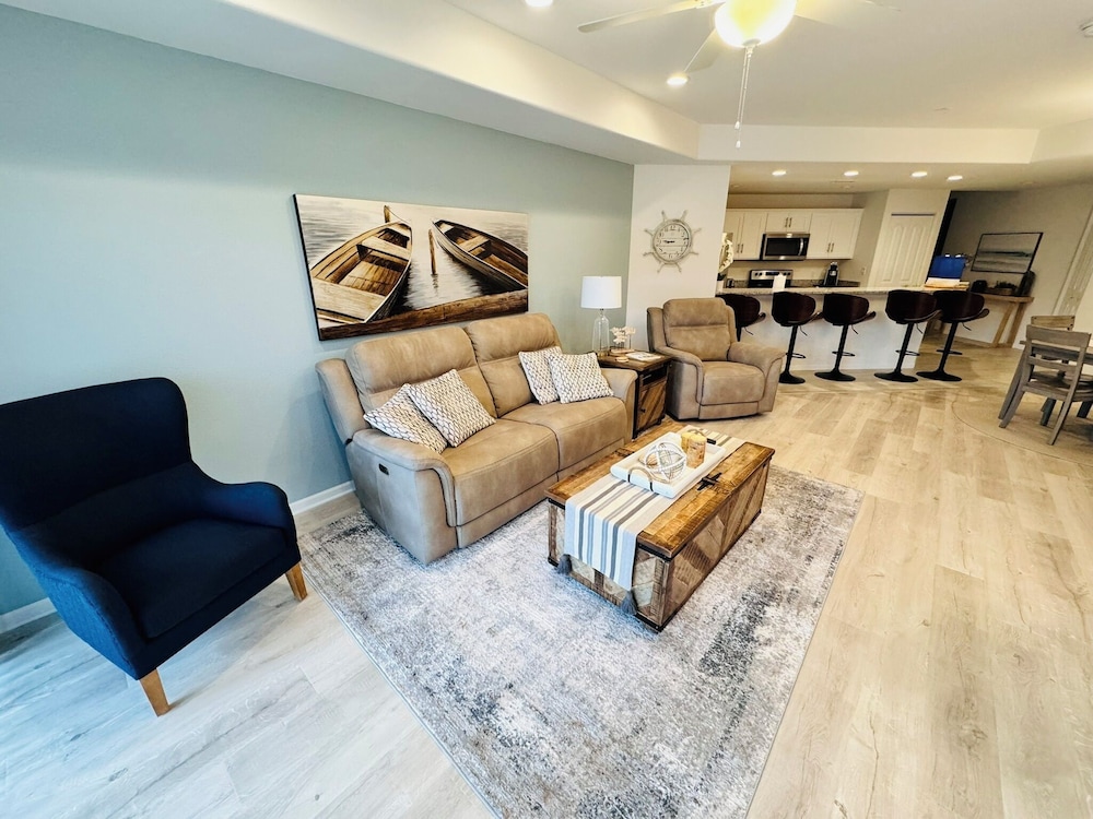 Central Location, Pool Access & Breathtaking Views