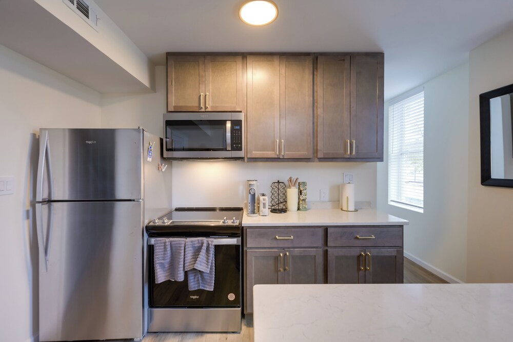 1 Mi to University of Cincinnati: 3rd-floor Condo!