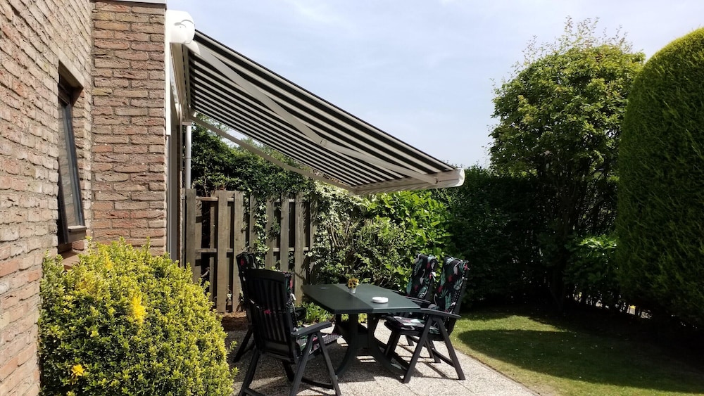 Well Equipped Holiday Home in Nieuwvliet Near the Beach view 5