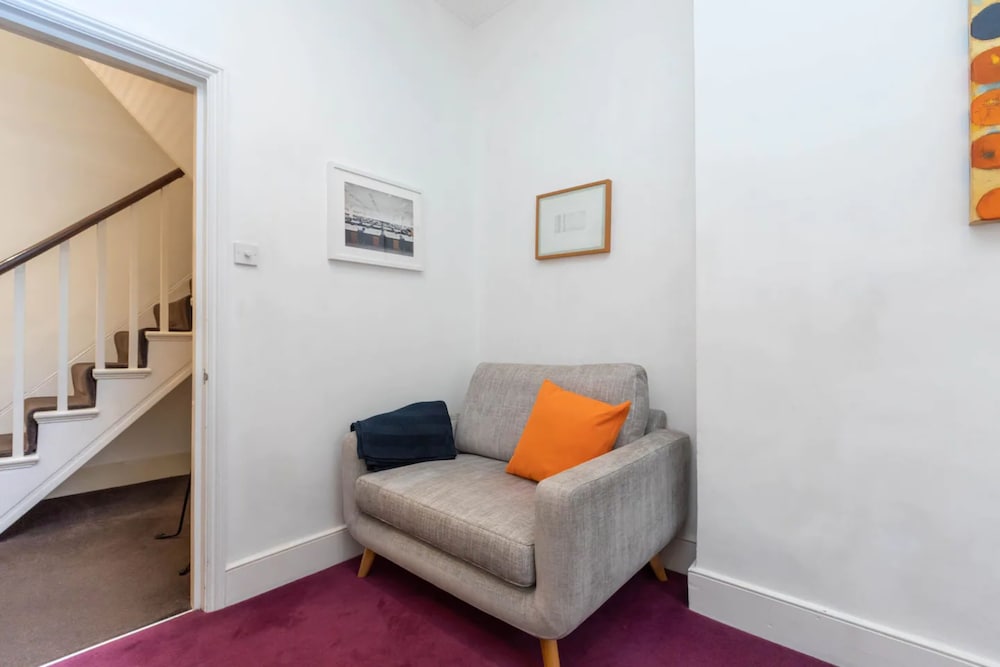 2 Bedroom 2 Bathroom Victorian Maisonette in Barbican