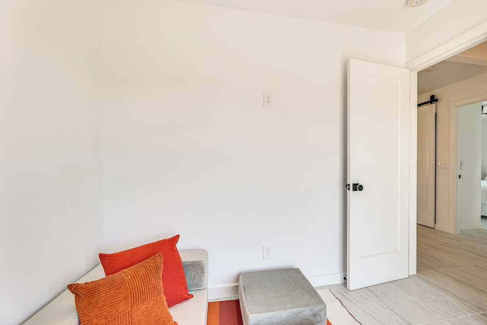 Walkable Downtown Chandler Oasis w/ Private Patio