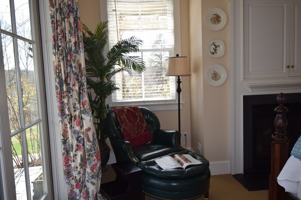 Cedar Spring Inn & Spa