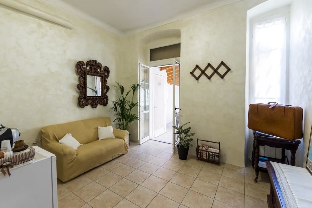 Cavour Guest House