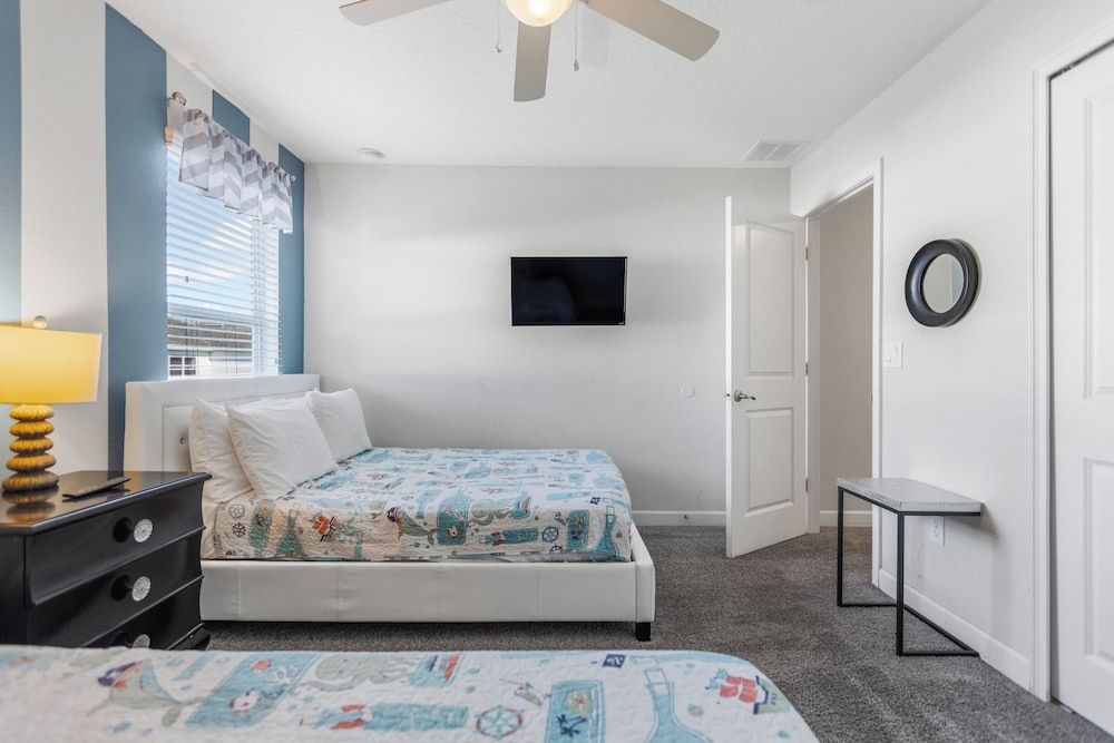 Kissimmee Retreat  6BR House Sleeps 14
