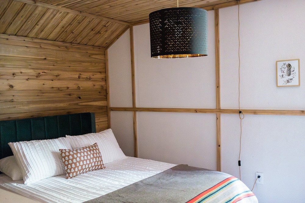 87sl - Starlink - Sauna - Sleeps 8