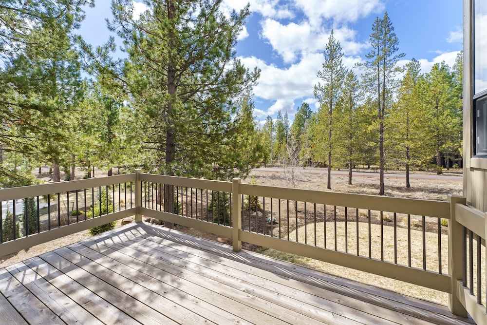 20 Aspen Lane 5 Bedroom Home
