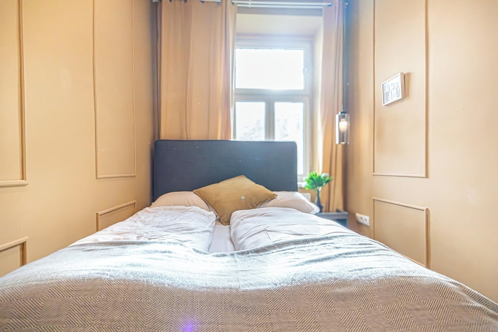Group Friendly 4BR Near Westbahnhof