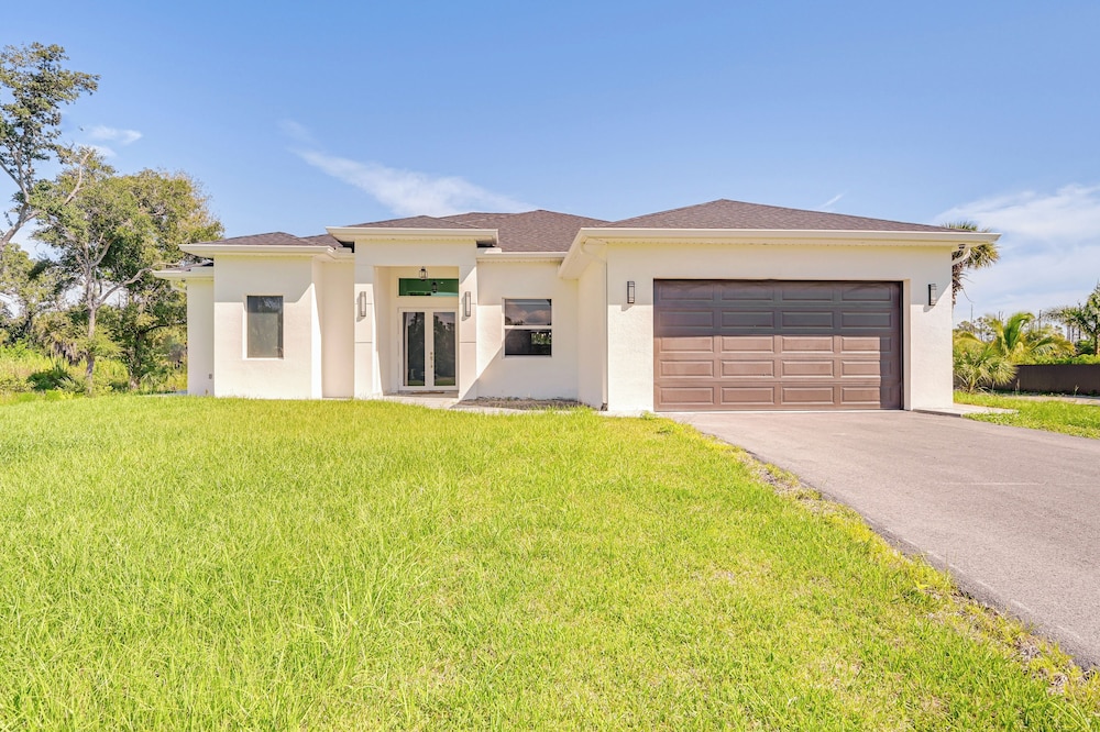 Pets Welcome - Home on 2.5 Acres in Naples!