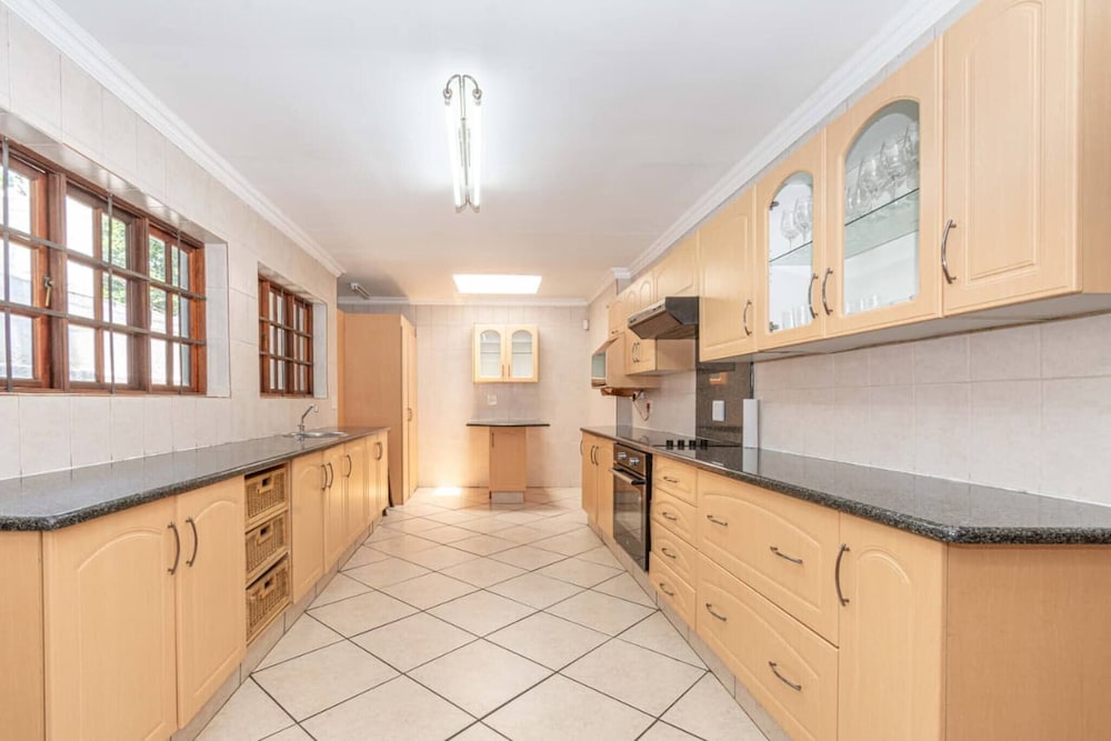 Super Spacious Fun Home! With Pool, Den and Bar