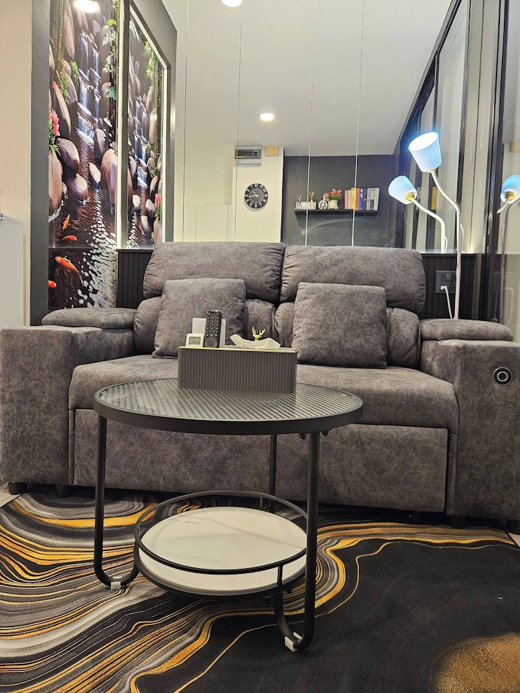 12th Floor Cozy Studio Room, 5-10 Mins Walk to Iconsiam and BTS