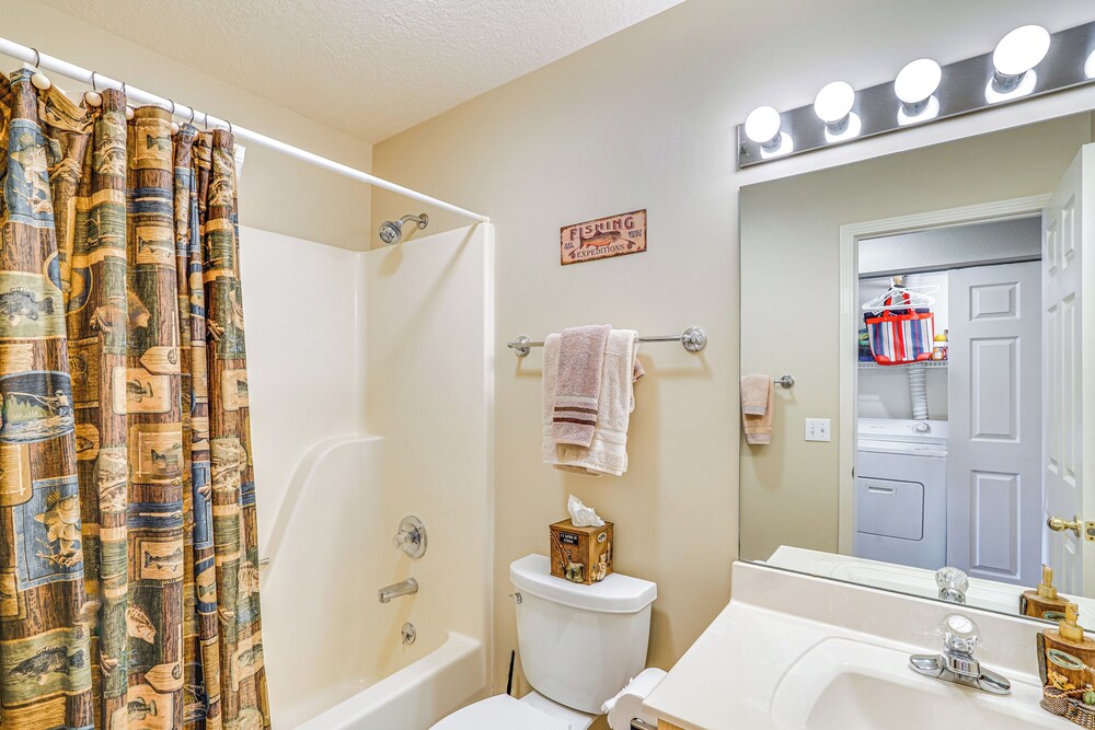 Lakefront Osage Beach Condo w/ Water-view Balcony!