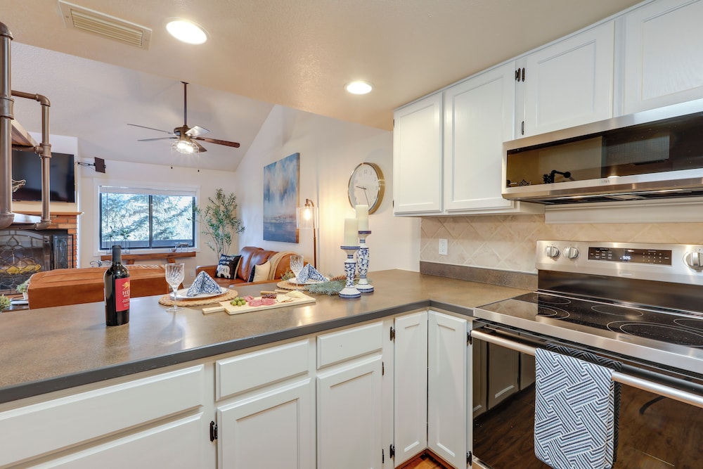 Cozy Flagstaff Condo in Country Club Community!