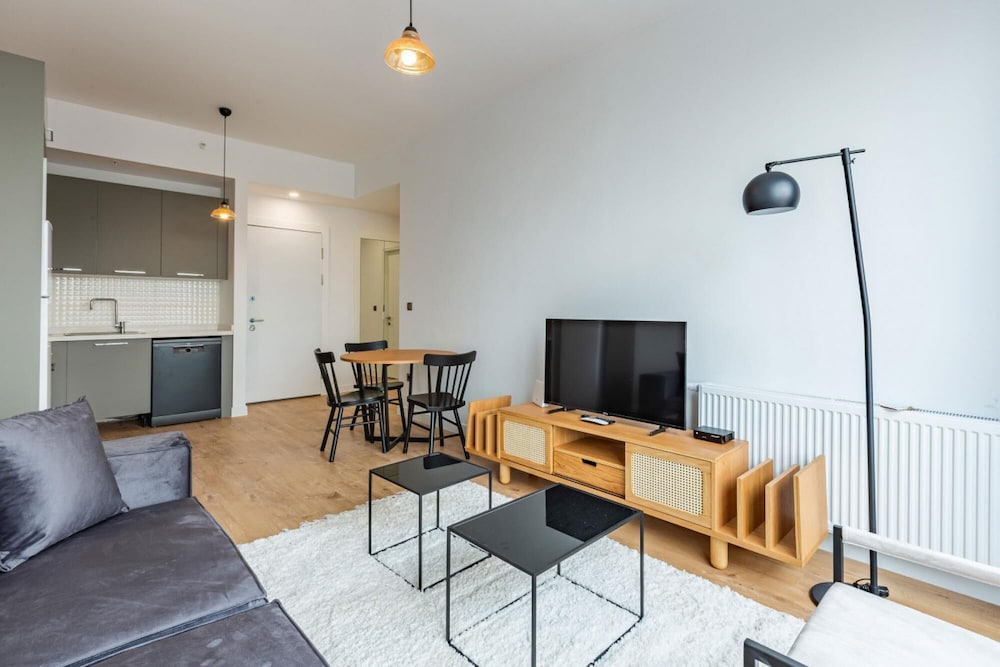 Modern Flat With Fantastic City View in Kadikoy
