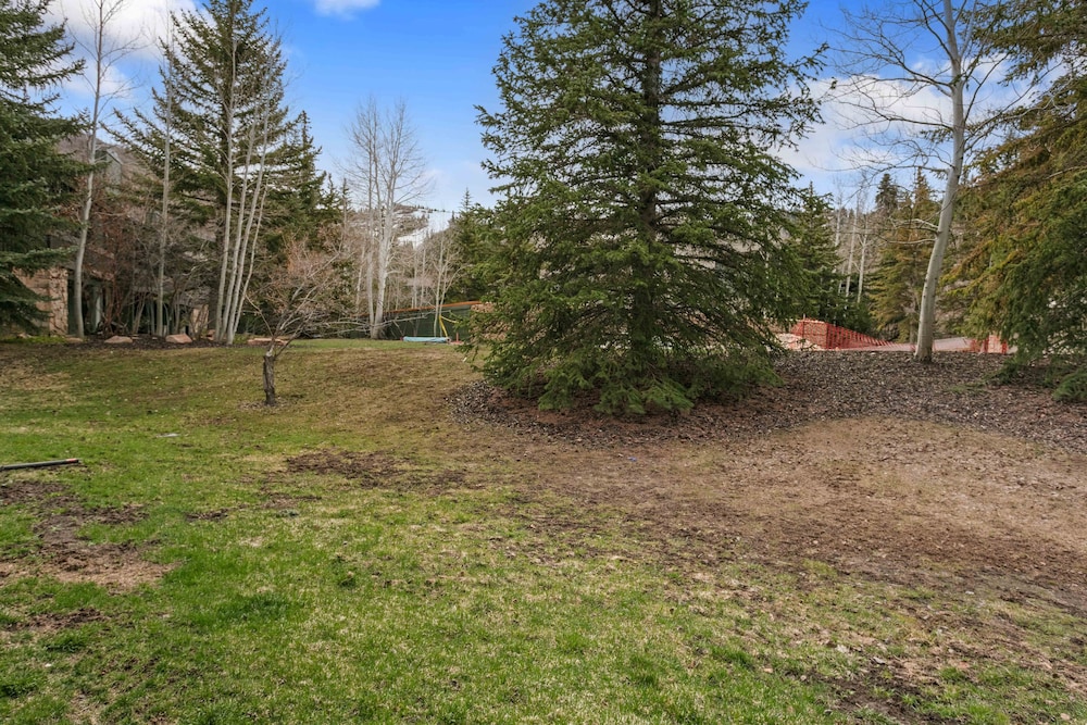 1617 - Six Bedroom plus Den Lakeside 6 Condo