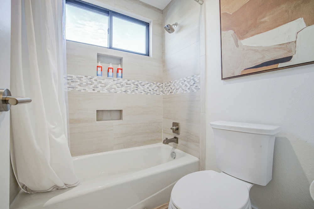 New Build, Private Pool, Near Pearl/riverwalk