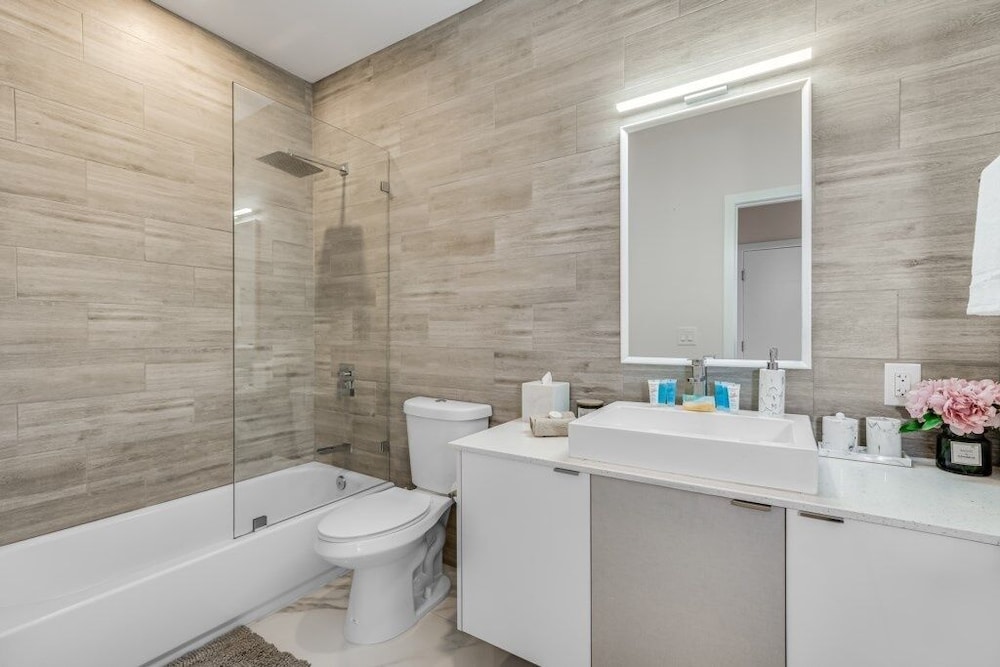 Fox Sonata Downtown Pool House 3 Bedroom Home