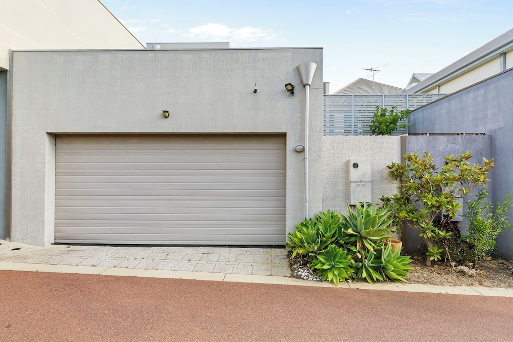 Walk to Beach Coastal Home in Coogee