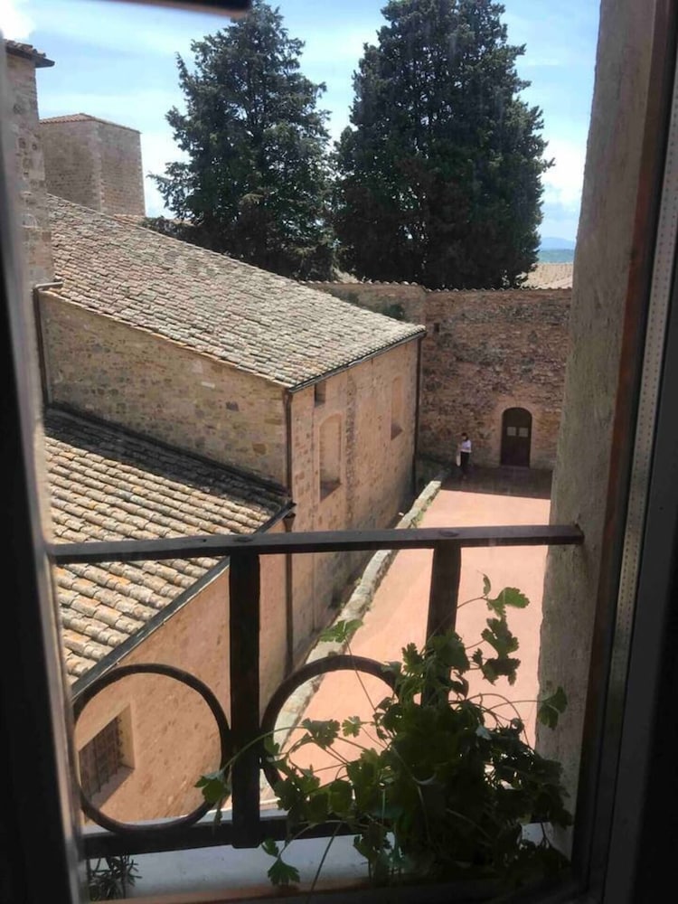 Stylish Luxury Loft Sleeps 4 San Gimignano Tuscany photo 2