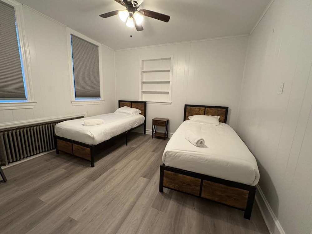 Budget-friendly Home Sleeps 16 Wifi Close to Minyan