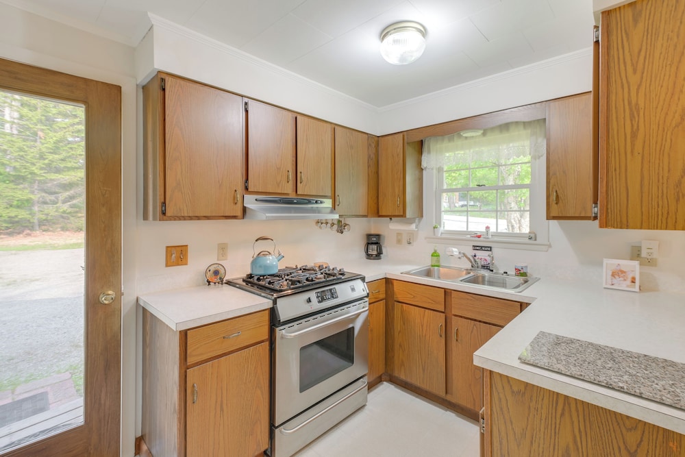 1 Mi to Main St: Charming Elsworth Home w/ Yard!