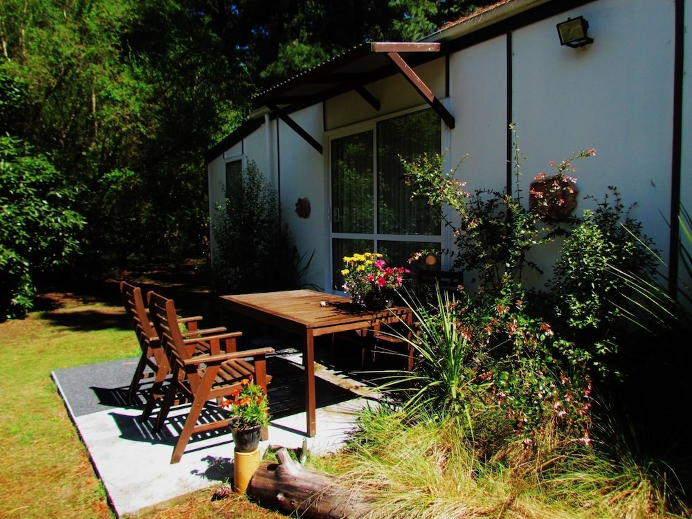 Christchurch City & Country Cottages - Nut Point Cottage