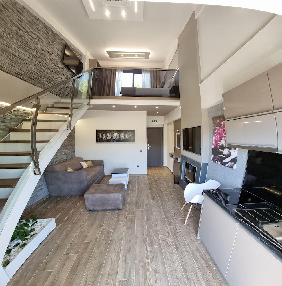 LUXSUITES
