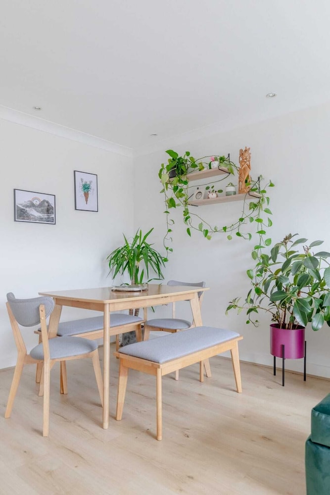 Scandi-style 2BD Maisonette W/garden Brick Lane!