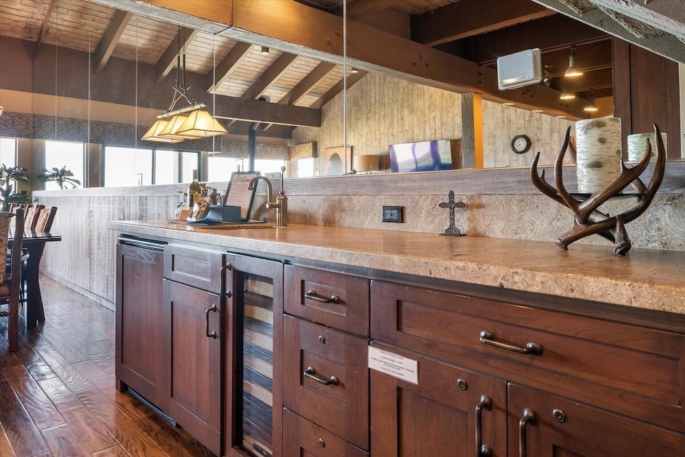 Lake Tahoe Vacations - Swimsuit Required 4 Bedroom Home by RedAwning - Property Image 7