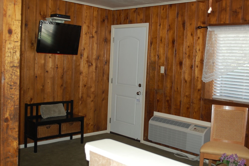 Bishop Vacations - El Rancho Motel - Property Image 17