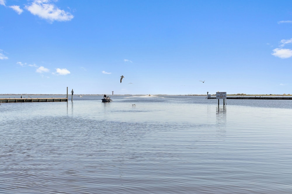 Bluff's Landing Lodge