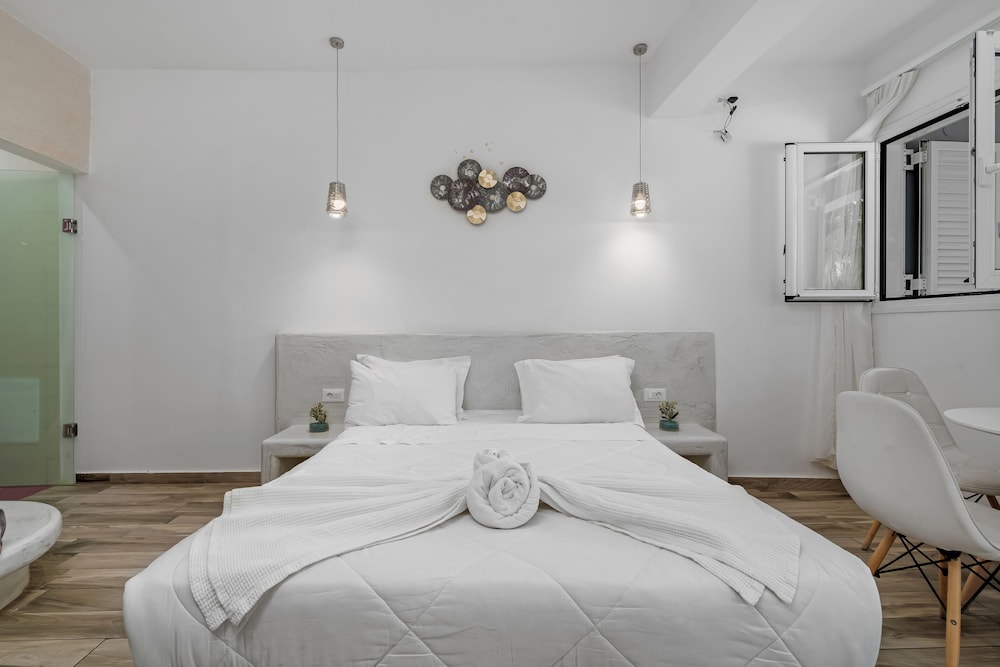 Oasis Suites Fira