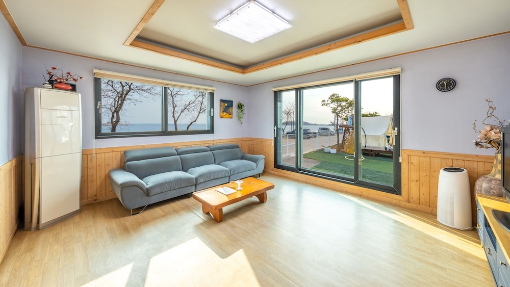 Yeongheungdo Blue Story Pension