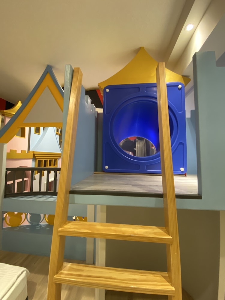 Fun Holiday Hostel