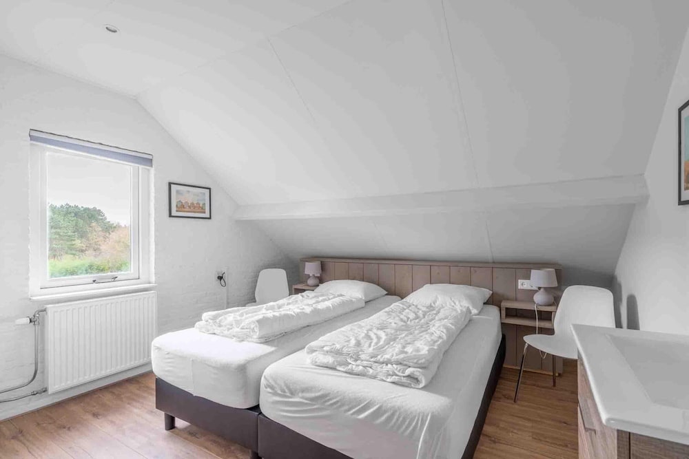 Modernly Furnished Holiday Home for 6 People