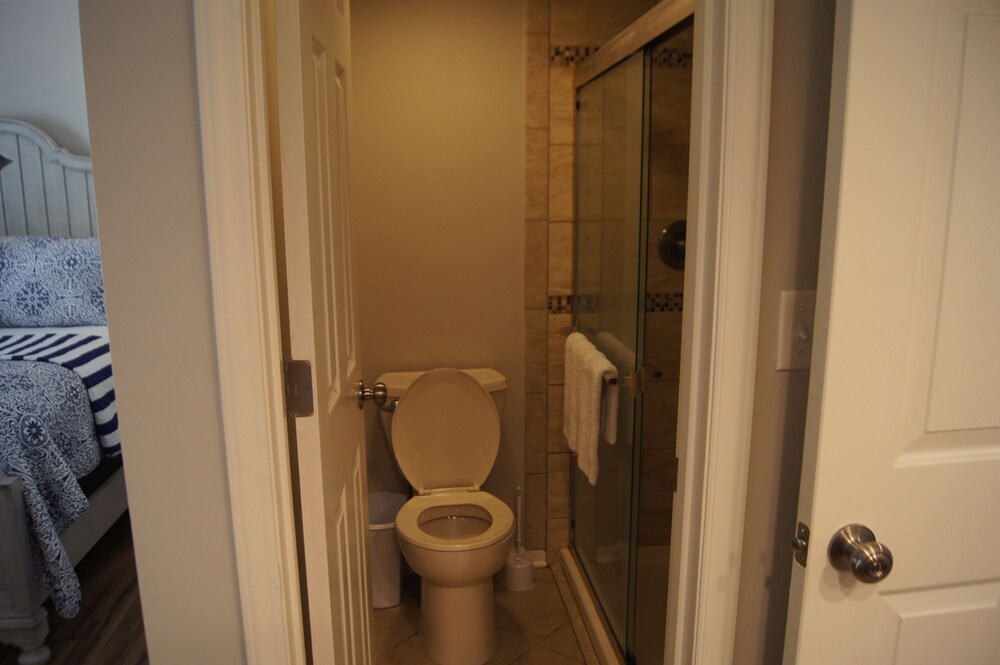 Tilghman Lakes H1 3 Bedroom Condo by RedAwning