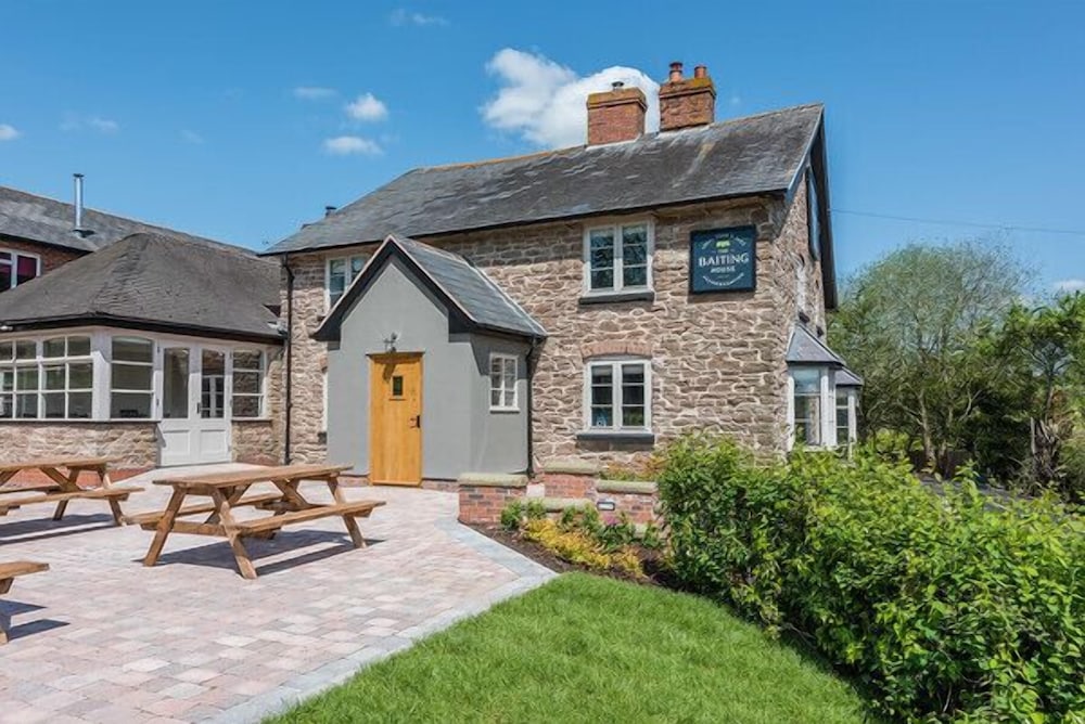 The Baiting House and Lodges