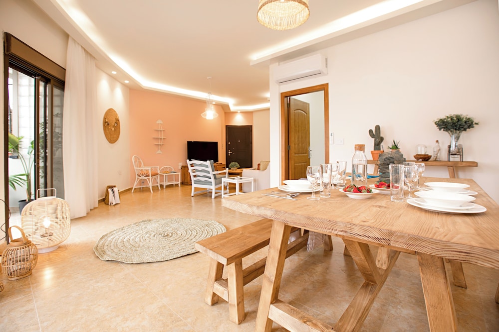 Akl - Chic Apts & Balconies in Batroun