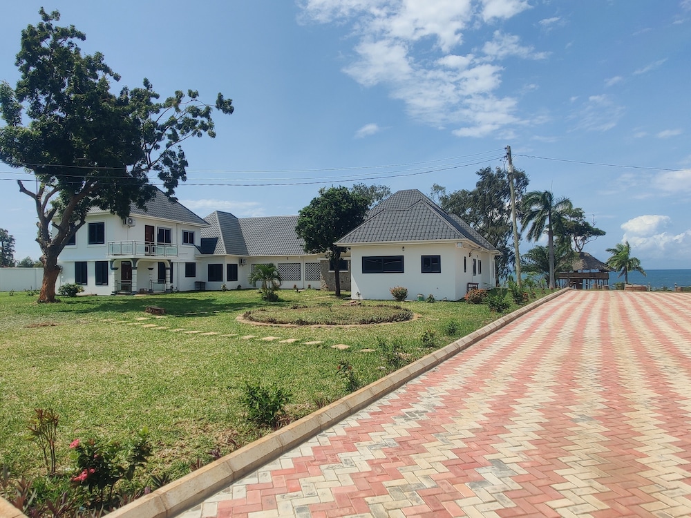 MWAMBANI BEACH VILLAS