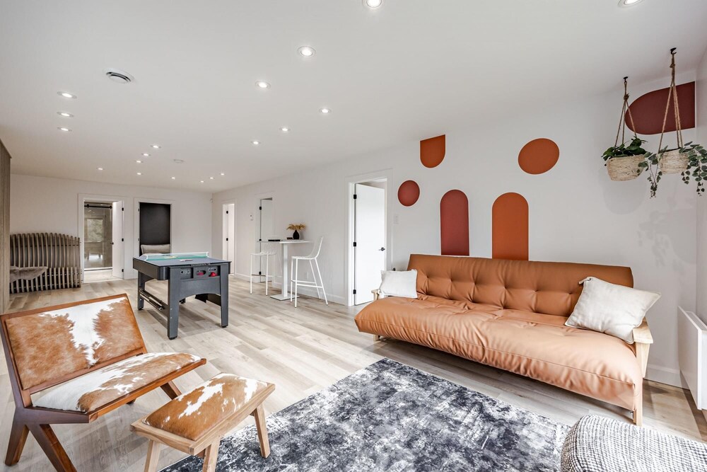 Valhalla - Scandinavian Style Chalet Directly on the Lake With Upscale Amenities and Private hot tub