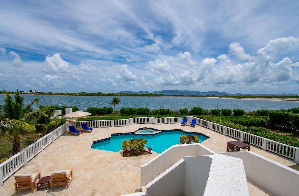 Sheriva Luxury Villas and Suites