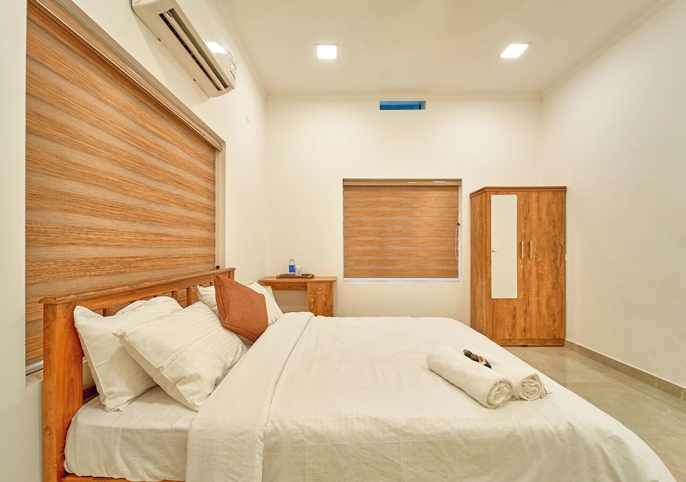 Ashtamudi Lake Villa by VOYE HOMES