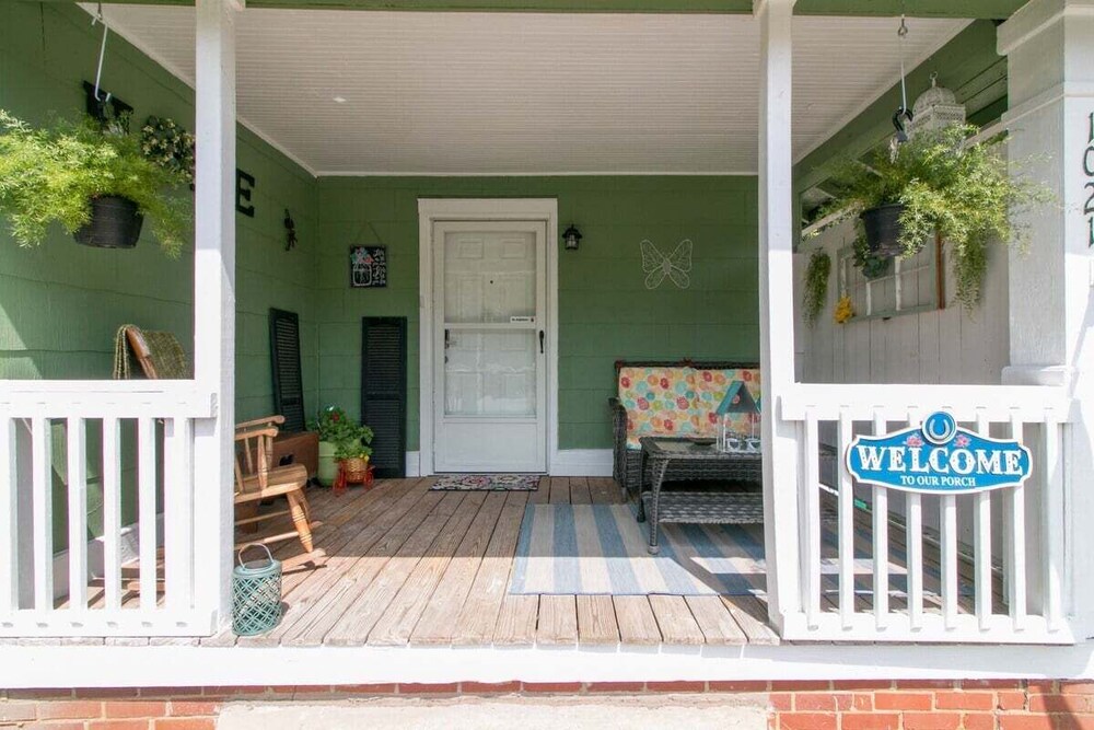 Clarksville Cottage on Crossland