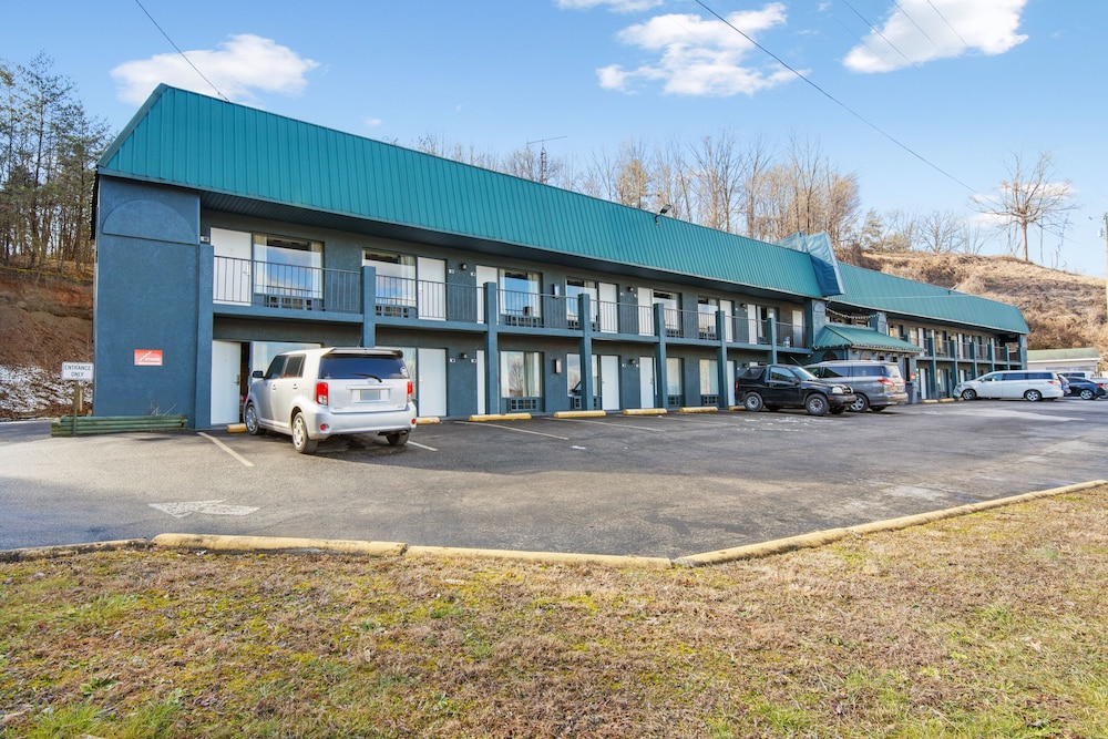 Somerset Vacations - OYO Hotel Mt. Vernon KY - Renfro valley/I-75 - Property Image 1
