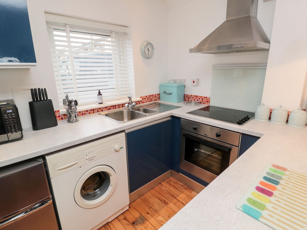 22 Longstone Park