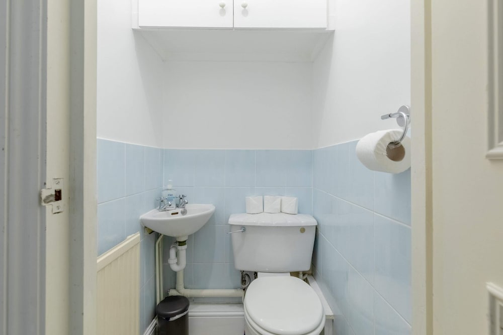 Roomy 3BD by Hampstead Heath!