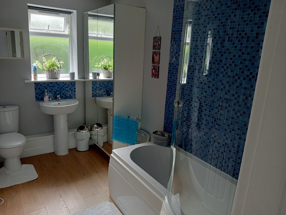 Beautiful and Secluded ,detached Garden Apartment view 4