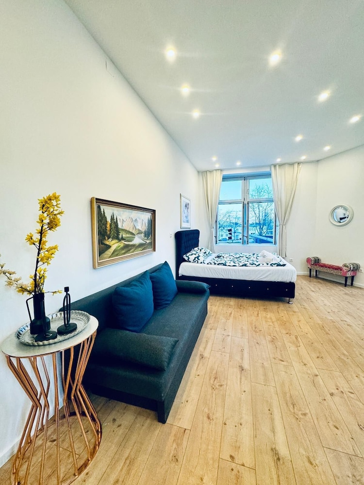 Comfortable 3BR Stay Kaufpark Area