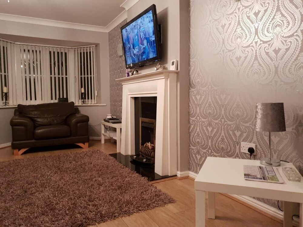 Charming Liverpool Home With Gardens and Parking