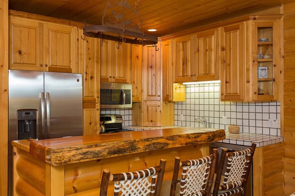 Comstock Lodge at Deer Valley Resort - Two Bedroom Condo with Hot Tub #202 2 Condo